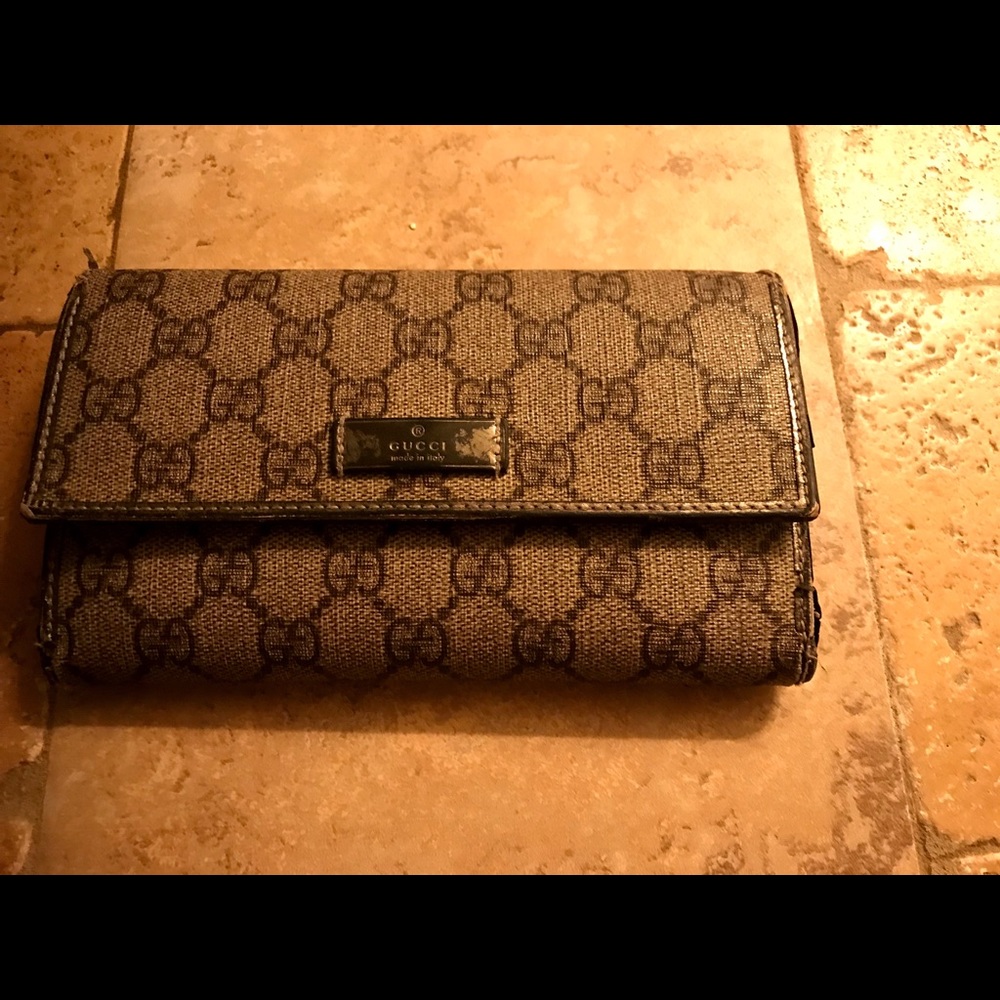 Gucci Large women’s Brown wallet.